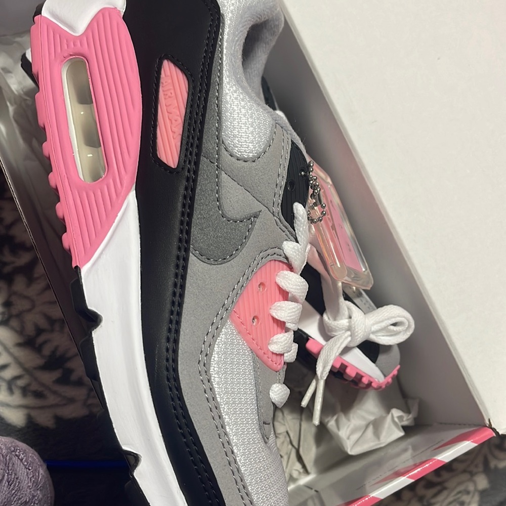 Brand New Nike sneakers never worn!!!!!!